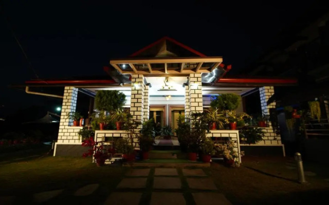 Srinikethana Home Stay with Swimming Pool