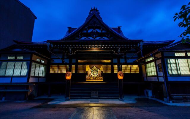 Temple Hotel Takayama Zenkoji