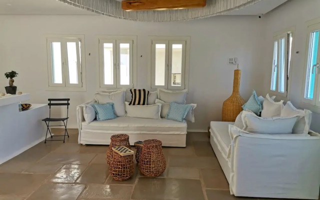 Majo Suites Hotel
