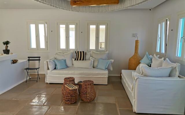 Majo Suites Hotel