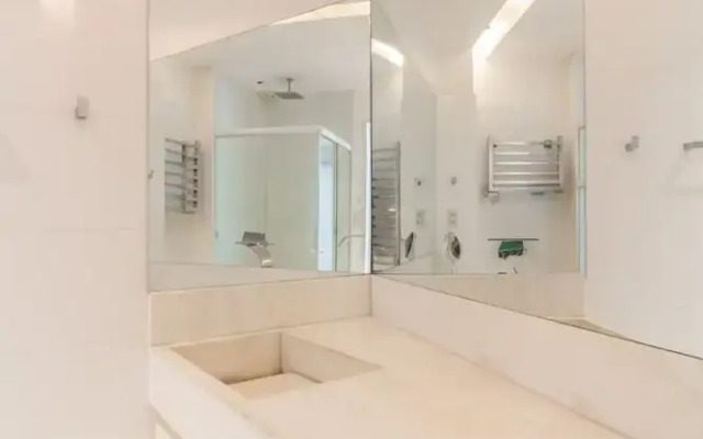 Modern Design Between Ipanema and Copacabana Bc405