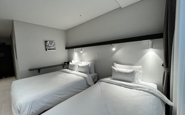 The Connoisseur Residence Hotel