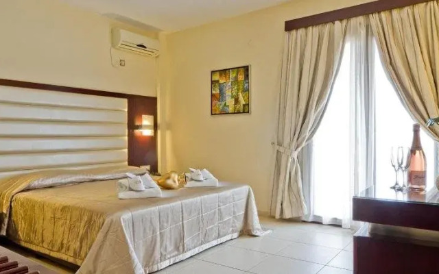 Socrates Studios and Apartments 4*