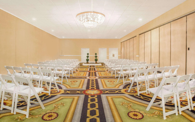 Ramada Plaza by Wyndham Fayetteville Fort Bragg Area
