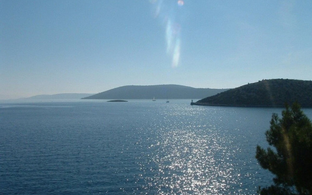 Tonka - 10 m From Beach - A4