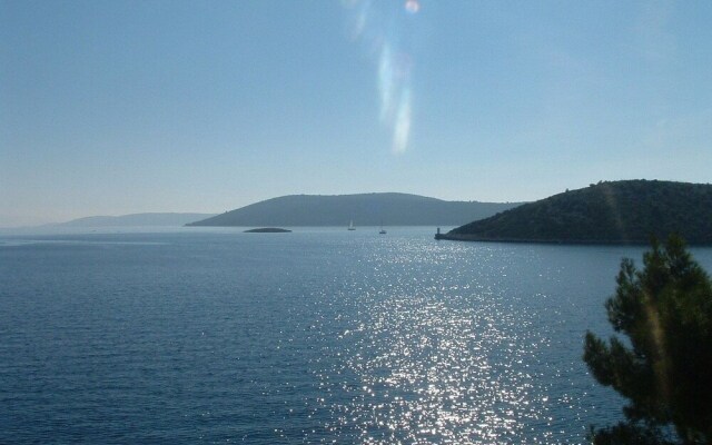 Tonka - 10 m From Beach - A5