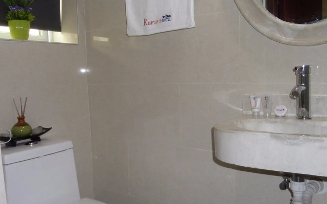 Rightgate Hotel & Suites