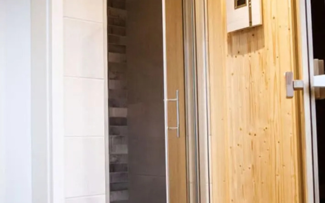 Narrow Luzin Modern Retreat