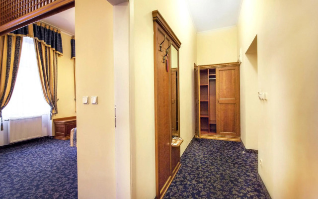 Ontario Hotel Garni