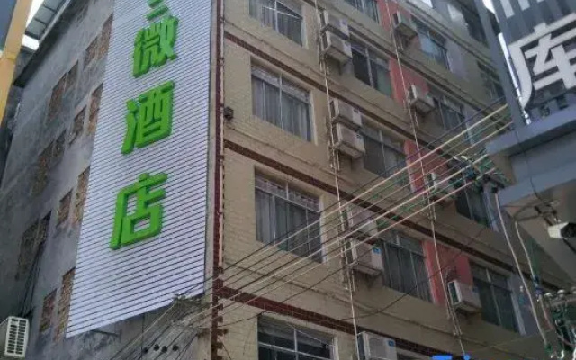 Nanning Gezi Light Hotel (Xixiangtang Passenger Station Minzu University)