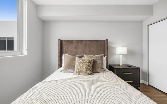 Stylish City-View Condo Pool Access