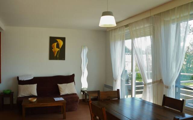 Neat Studio With Barbecue, Near Beautyful Montréal du Gers