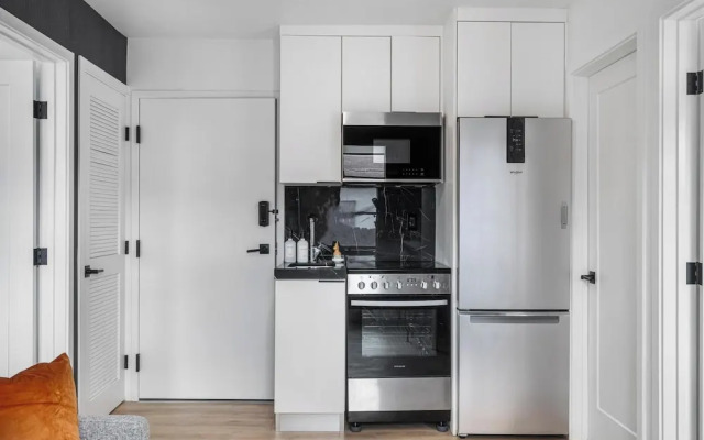 Lux Retreat By Renzzi