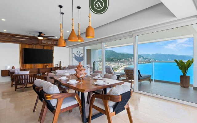 Luxury 4 BR Condo Amazing Views - Beach - Pools