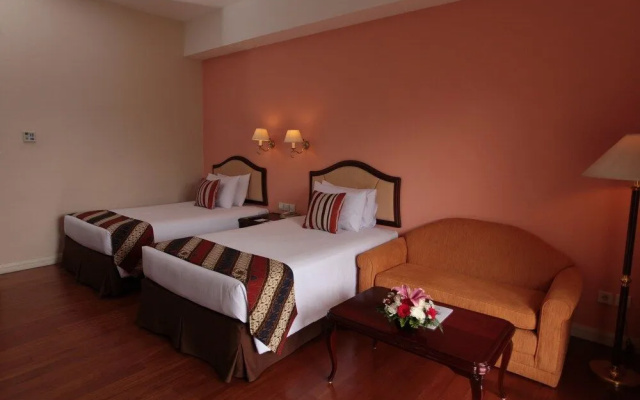 Mason Pine Hotel