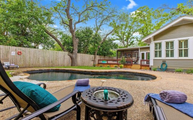 Heart of Fredericksburg w/Pool,Hot-Tub&Grill