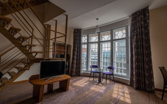 Crown Palace Apartments by Adrez