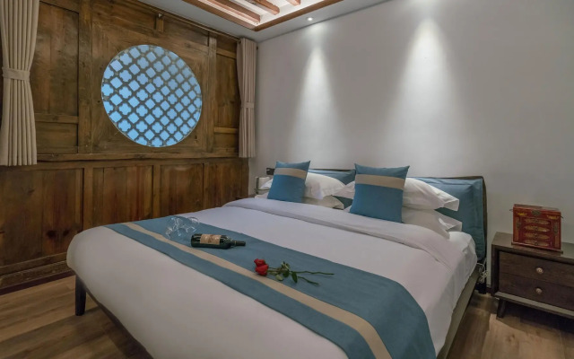 Lize Graceland Artistic Suite Inn