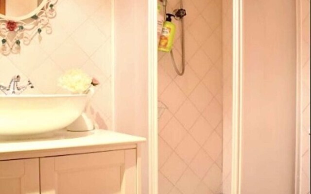 Traditional 1 Bedroom Apartment In Sleepy Alfama