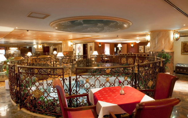 Landmark Plaza Hotel