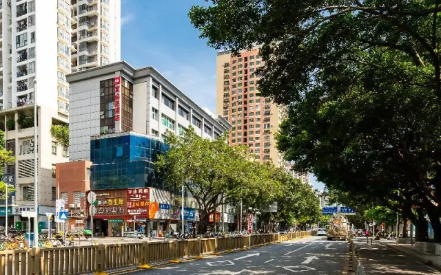 Ibis Hotel (Shenzhen Daxin Subway Station)