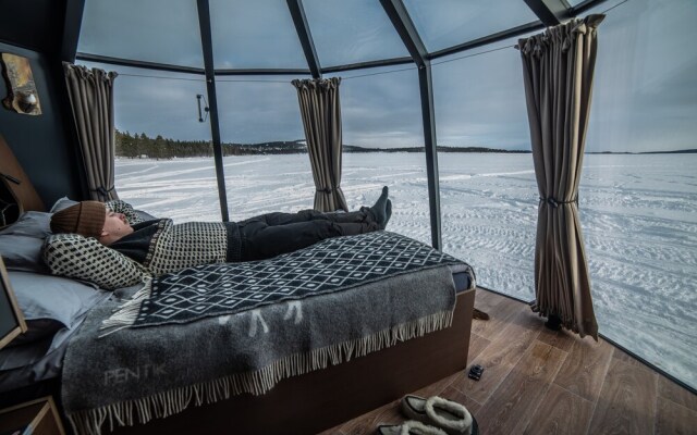 SnowLounge AuroraHut GlasIgloos IceHotel