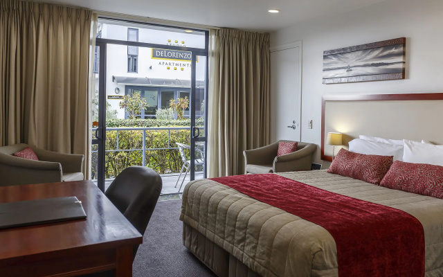 DeLorenzo's Studio Apartments