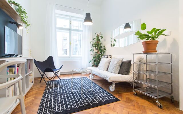 Stylish Modern Apartment In Malastrana