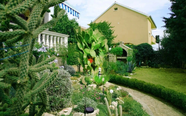 Miba - Close to the sea & Parking - A1