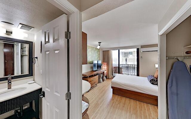 Bamboo 1002 Condo by RedAwning