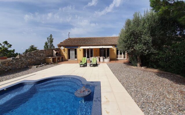 Spacious Villa With Private Swimming Pool in Marseillette