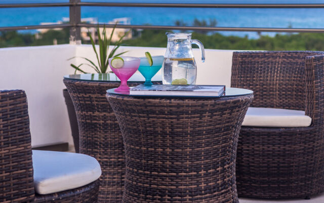 Las Perlas Condo