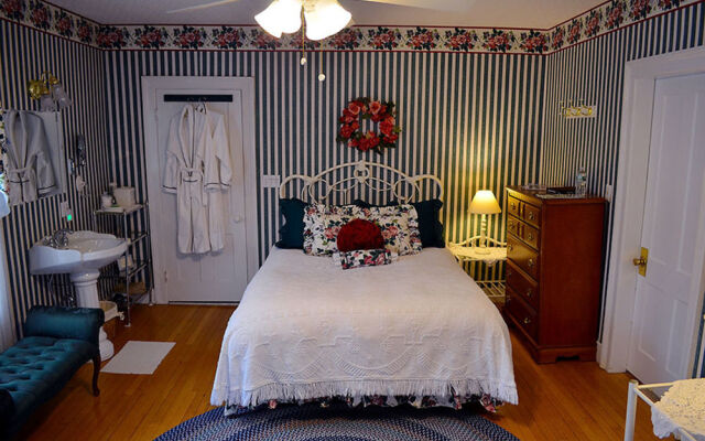 Seasons on Main Bed and Breakfast