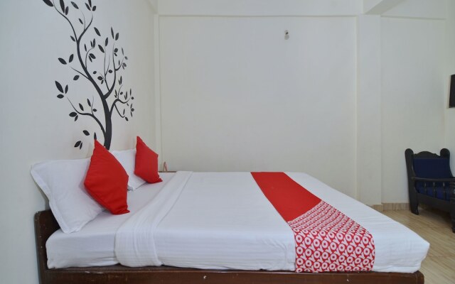 OYO 833 Hotel Prince Santosh Holiday Homes