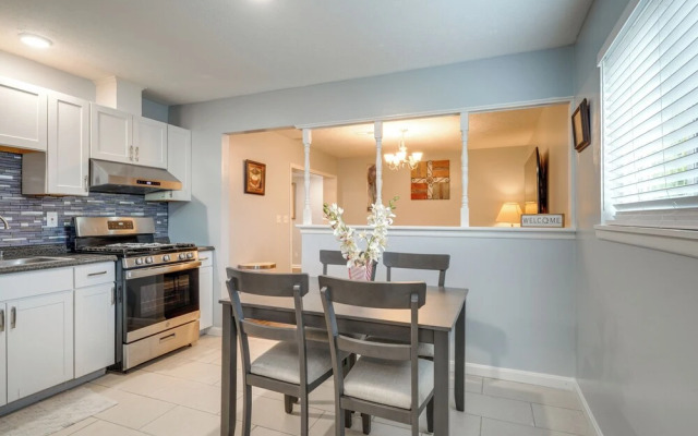 7 Mi to Louisville: Family-friendly Jefferson Home