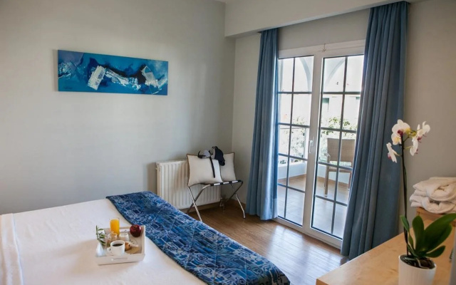 Kronos Hotel