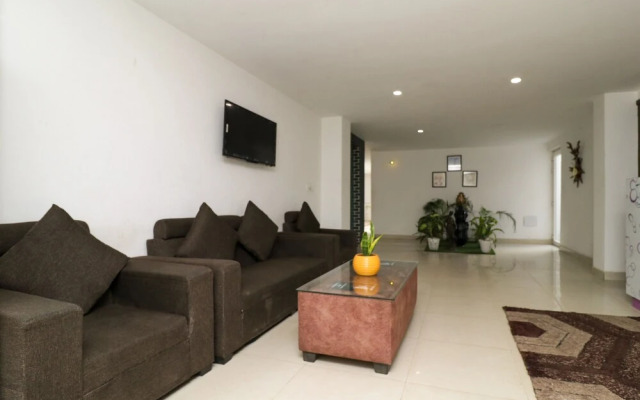 Tipsyy Inn Suites 007