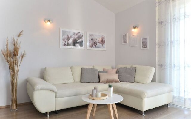 Mar deLuxe Apartments
