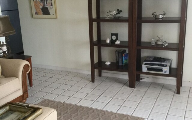 Charming 1-bed Apartment Near Port Lucaya