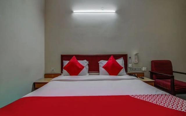 OYO 14670 Saaket Residency