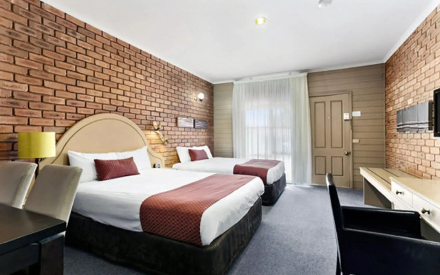 Quality Inn Colonial