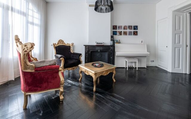 Dina Perla Lodges shared home in museum district