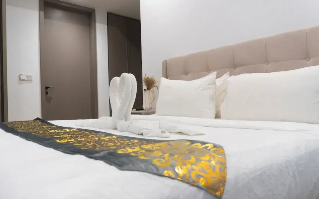 Moonway Luxury Suites At Eaton Residence