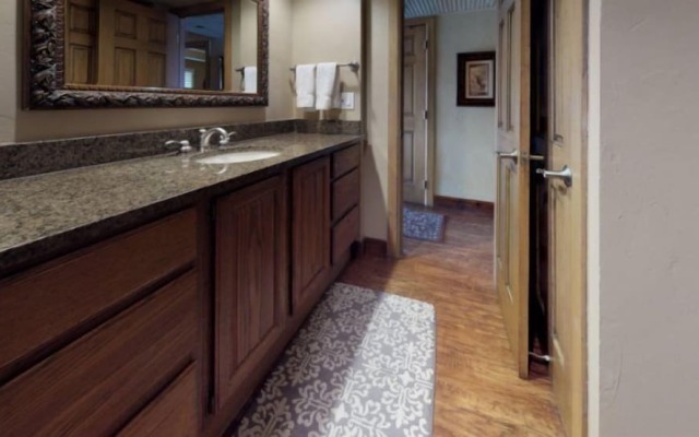 Lionshead Village - Landmark Condos 2 Bedroom