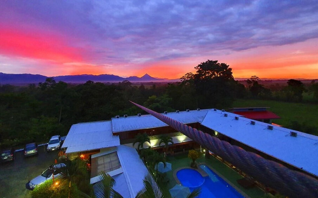 Hotel & Canopy La Hacienda