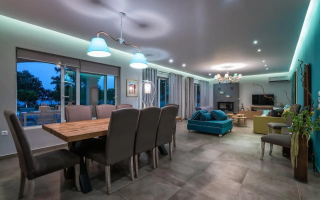 Rivazzurra Luxury BeachFront Villa
