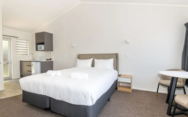 Aurora City Suites Motel