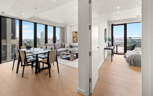Luxury two Bedroom Apartment in East Londons Docklands