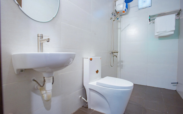 Lucky Hotel by OYO Rooms