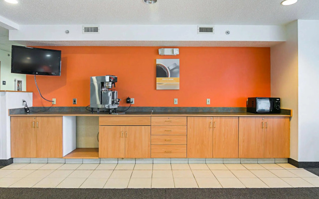 Motel 6 Sycamore, IL